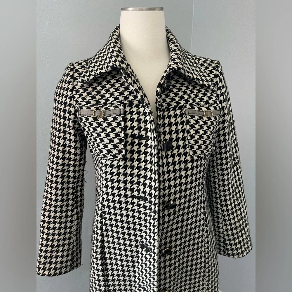Coat Size XS - Picture 2 of 4